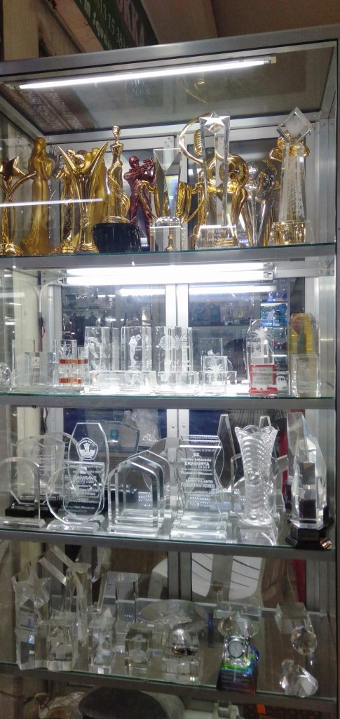 jasa percetakan plakat